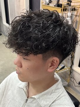 メイン(MENIN) 刈り上げフェード黒髪ツイストスパイラル短髪[相模大野/町田]