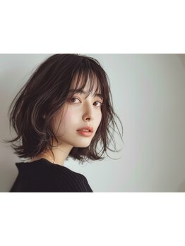 暗くなりすぎず、自然にカバーできる"白髪ぼかしハイライト"が人気！立体感が出てナチュラルな仕上がりに。