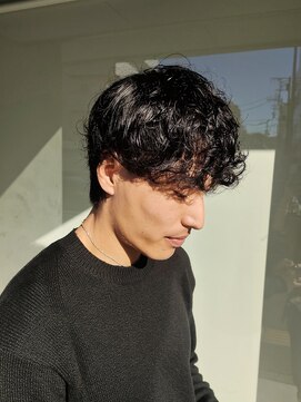 天然のパーマを活かしたナチュラルヘア