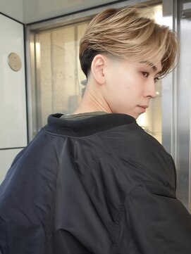 ノラ シブヤ(NORA) バレイヤージュテーパーフェードハイライトセンターパート短髪