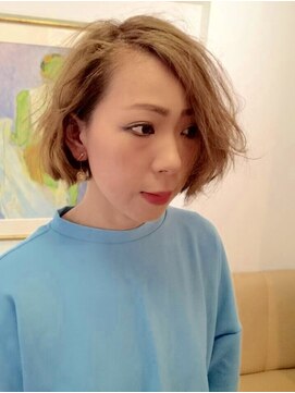 ミュゼドゥラペ(Musee de Lapaix) 外国人風耳かけモードボブ