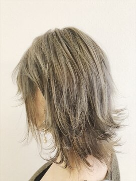 ネオリーブエム(Neolive em;) neolive em ケアブリーチでミルクティーカラー☆