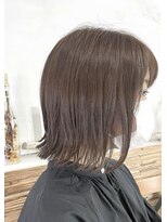 ウィクシー(wixy)&nbsp;透明感とツヤ感のシルキーグレージュ　【臼井】