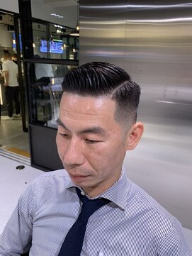 フランクスバーバーザスタンド(Frank’s barber the stand) サイドパートスキンフェードベリーショートF