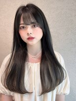 ロンド アンブル 四条烏丸(Lond ambre) 赤みを抑えたオリーブグレージュで透明感際立つストレートヘア