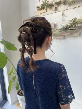 ヘアセットサロンエッジ(Edge) ポニーテールツインアレンジ
