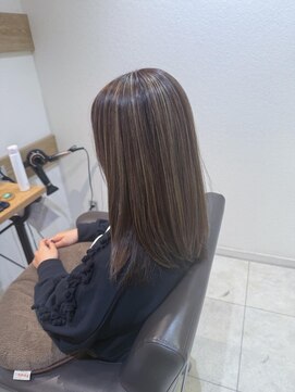 ミラバイケンジ 藤沢(Mira by KENJE) 白髪ぼかしハイライトカラー30代40代50代ブルーグレージュ