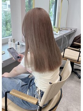 アム(am) グレージュ切りっぱなしボブ前髪ありミニボブミルクティベージュ