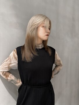 ヴァーディ オモテサンドウ(Vardy omotesando) ホワイトブロンド×ブラウンルーツカラー