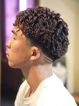 メリケンバーバーショップ コウベ(MERICAN BARBERSHOP KOBE) メンズカットテーパーフェードスパイラルパーマラインアップ