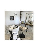 【移動ゼロの贅沢】最初から最後までお席の移動なし◎可動式シャンプー台で叶える、極上のリラックス♪