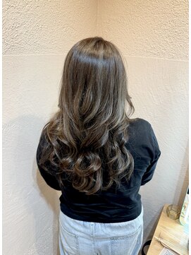 スーリール 福岡別府店(Sourire) コントラストハイライトで立体感のあるヘアに　福岡別府美容室