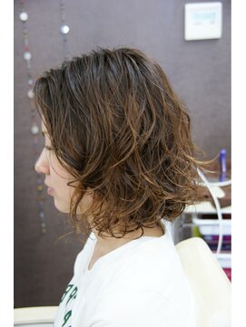 チチカカ(chichikaka) 営業ビフォーアフター、縮毛矯正の髪にパーマ