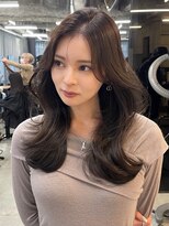 アリュウル 表参道 青山(Allure)&nbsp;韓国ヘア 2wayバング 顔まわりカットNo.1 レイヤー グレージュ