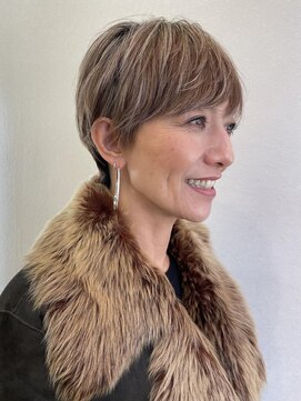 フェメ 立川(PHEME) ハイライト/ショートヘア/カラーリスト