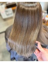 ポルコ(porco.)&nbsp;白髪ぼかしカラーグレージュウェーブミディアムフェミニンロング