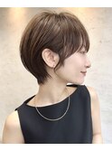 横顔美人くびれショート