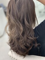 ルキア(Lukia)&nbsp;越谷・40代女性｜ブリーチなし白髪ぼかし/オリーブカラー