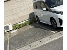 モアヘアサロン(More.Hair Salon)の雰囲気（駐車場は２台ございます。More.HairSalonの所に停めてください。）