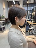 【mee.】ヤジマ 耳掛けショート カカオブラウン
