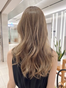 ピークアブー アヴェダ ギンザシックス(PEEK-A-BOO AVEDA GINZASIX) ミルクティーベージュ　ハイライト　透明感カラー艶