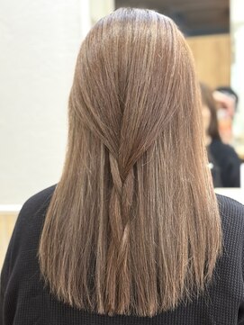 フルブルーム 東林間(fullbloom) 白髪ぼかしハイライトカラーレイヤーカットケアブリーチ