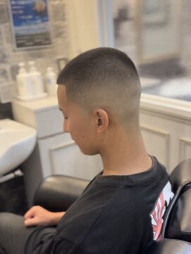 ミリオンバックス 上野(Million Bucks) buzz cut 坊主フェード
