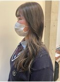 ツヤ髪ミルクティーベージュハイトーンイヤリングカラー