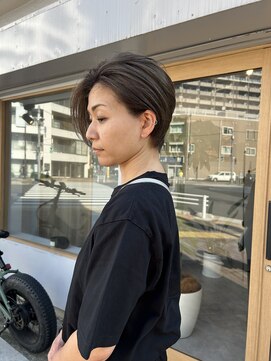 シアラ(ciala) クールな大人の前下がりショート