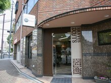 ヘアーズビューティー エルツー(Hair's Beauty L2)の雰囲気（【阪急川西能勢口西口駅西口から2分】茶色のマンション1Fです）