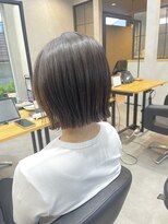 フィーカ(fika) 短めの切りっぱなしボブ