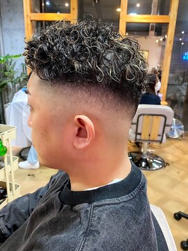 ラグシス(LUXIS) フェード×ハイライト×パーマ【立川/LUXIS】