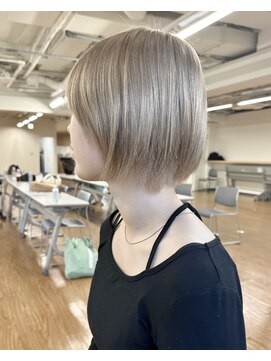 ラウラアンドロー(LAURA&RO) ダブルカラー/ケアブリーチ/インナーカラー/ベージュ【塚口】