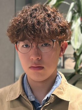 ツイストスパイラルパーマ 束感 ブラウンカラー マッシュパーマ