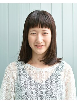 エン(YENN) 長めのボブには、思い切ったショートバングが相性◎