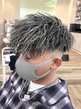 ベーア(Bar) ツイストパーマツイストスパイラルハイライトスキンフェード