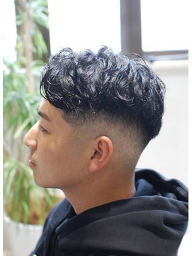 ハングアウト(Hangout) バーバースタイル/フェードカット/パーマスタイル/メンズパーマ