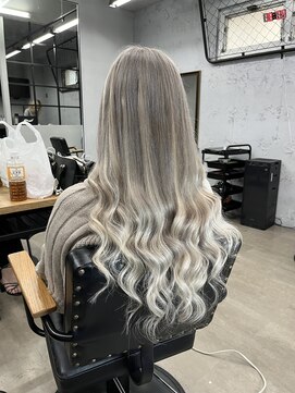 ワン(ONE) グレー