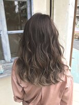 エイミーバイアフロート(amie by afloat) * 柔らか質感!品あるアッシュグレージュグラデーション