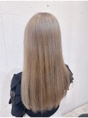 大人可愛い小顔ハイトーンプラチナブロンドロングストレート