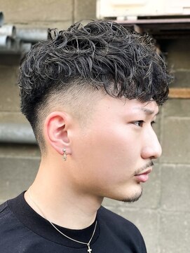 エルマーク 京橋(L-MARK) スペインカールスパイラルパーマツイストパーマフェード短髪