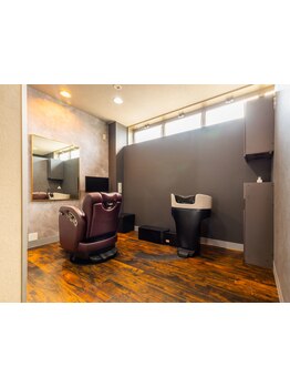 周りを気にせずゆったりとしたサロンtimeを過ごせる。居心地の良さを追求した癒しの空間。