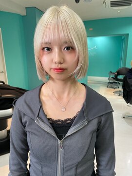 ユー イケブクロ(u Ikebukuro) ブリーチ/ダブルカラー/ホワイトブロンド/レイヤーボブ