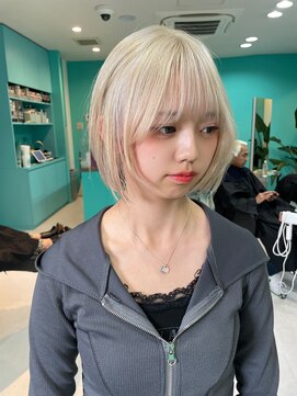 ユー イケブクロ(u Ikebukuro) ダブルカラー/ブリーチ/ホワイトブロンド/ショートボブ