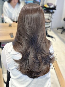 エヌアイ オモテサンドウ(ni omotesando) ☆透明感たっぷりショコラブラウンカラー☆