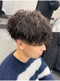 緩めシャドウパーマメンズ縦落ち波巻きツイストスパイラルパーマ