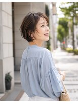 バグズ(Baguz) 50代60代若見え上品くびれショートボブ小顔美人スタイル