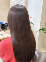 ウイバイファースト(u'i by first) 思わず触れたくなる艶髪に 美髪カラーでツヤツヤヘア