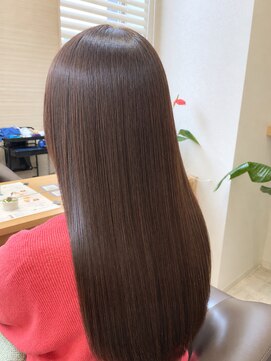ウイバイファースト(u'i by first) 思わず触れたくなる艶髪に 美髪カラーでツヤツヤヘア