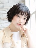 軽く毛先にワンカールパーマをかけたニュアンスボブ